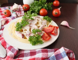 Spaghetti a La Carbonara with melted cheese
