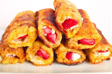 French toast mit Erdbeeren und Frischkäse