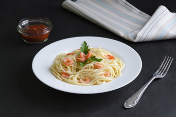 Pasta with shrimps and tomato sauce