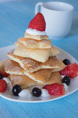 pancakes christmas tree with strawberry