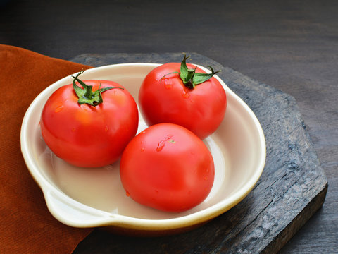 Three tomatoes on a plate