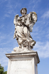 Obraz premium Statue of an angel on a bridge in Rome, Italy 