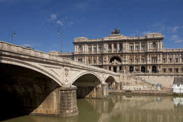 Obraz premium Classical architecture alongside the Tiber River in Rome, Italy 