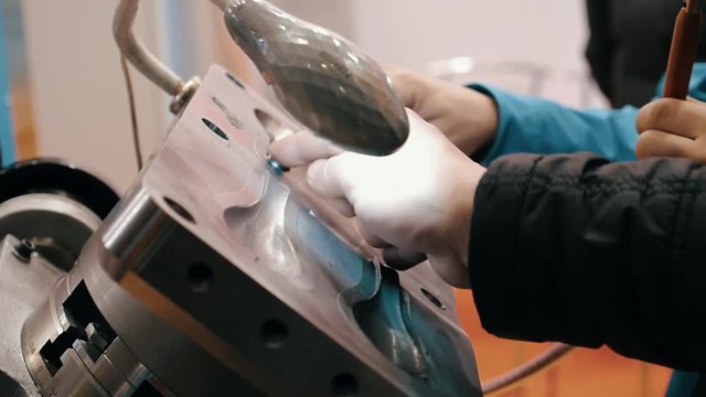 Engineers to touch the workpiece and assess the quality of molds