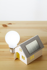 ソーラーハウスと白熱電球