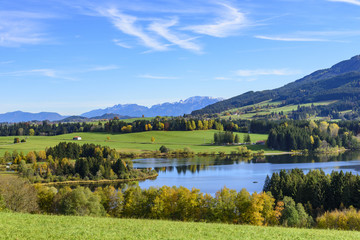 idyllischer Ausblick auf den Grüntensee im Allgäu