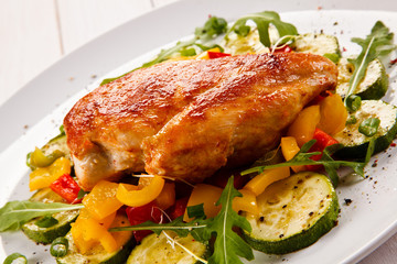 Grilled chicken fillet and vegetables