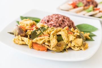 Stir-fried Green Curry Chicken with Berry Rice
