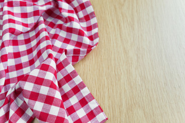 Obraz premium Checked tablecloth is on the wooden table