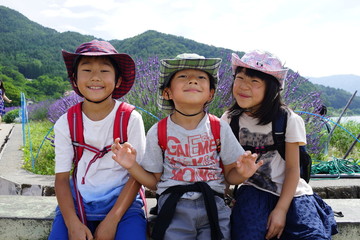 ラベンダー畑の子供達　河口湖　夏休み　三兄弟