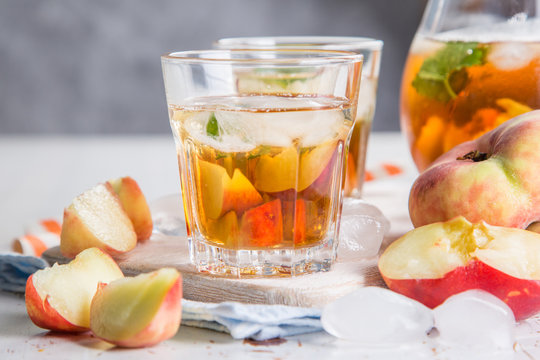 Peach iced tea in glasses