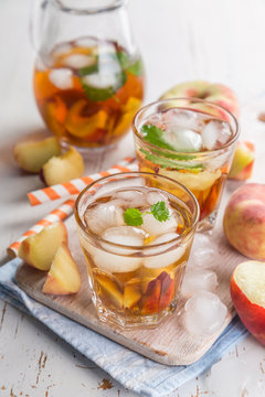 Peach iced tea in glasses