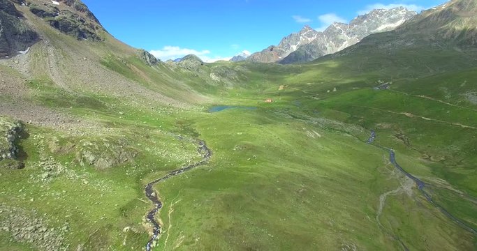 Aerial 4k - Val Viola versante italiano - Rifugio Viola e laghetti 