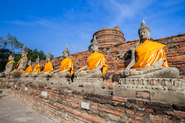 Fototapeta na wymiar Buddha statue in ancient city