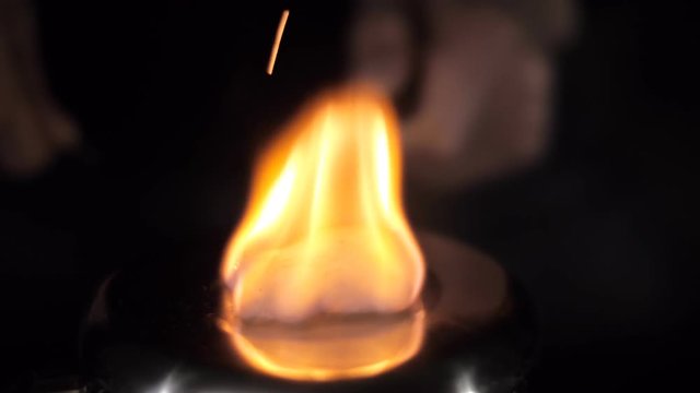 How to use the flint magnesium to survive in the wild for kindling fire. Closeup