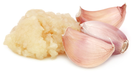 Crushed garlic with whole ones