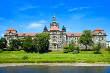 Fototapeta na wymiar Sächsische Staatskanzlei Dresden