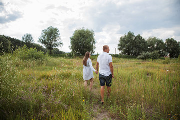 Fototapeta na wymiar couple walking in nature