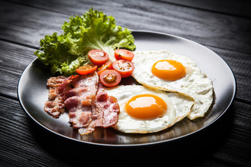 Fototapeta na wymiar Traditional breakfast on a plate