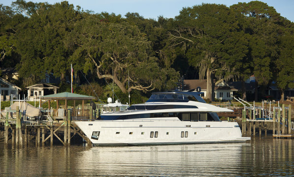 Yacht and waterfront homes in South Carolina