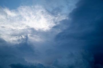 Wolken am Himmel. Nur Licht und Luft - Paradies 