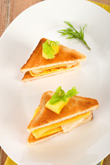 Toast mit Pute und Mango