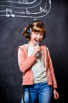 girl singing to microphone