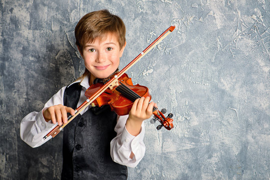 happy violinist