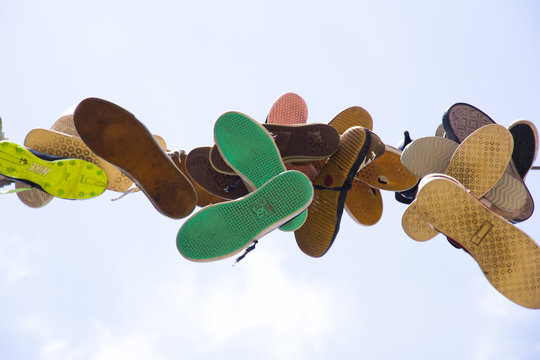 Schoenen in de lucht