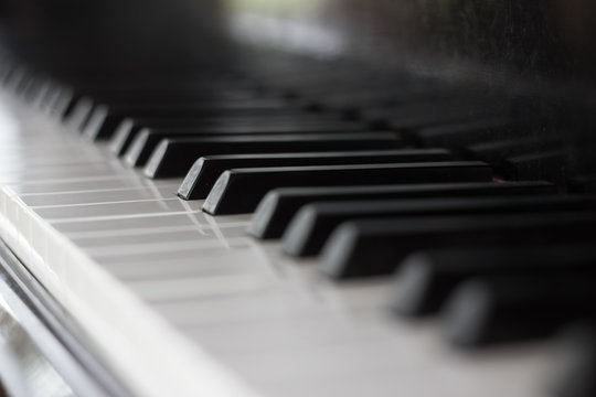 close up of a piano keyboard with a narrow field of focus