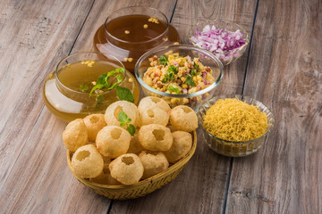 Pani Puri or panipuri, Golgappe or gol gappe, Chat item, India © StockImageFactory