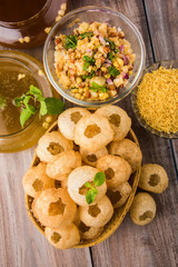 Pani Puri or panipuri, Golgappe or gol gappe, Chat item, India © StockImageFactory