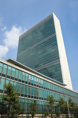 UN United Nations secretariat skyscraper and Dag Hammarskjöld l - 115756970