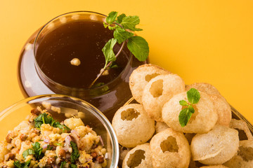 Pani Puri or panipuri, Golgappe or gol gappe, Chat item, India © StockImageFactory