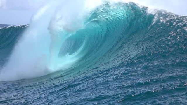 SLOW MOTION CLOSE UP: Big Teahopoo wave breaking and splashing