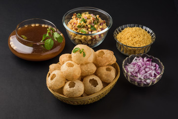 Pani Puri or panipuri, Golgappe or gol gappe, Chat item, India © StockImageFactory
