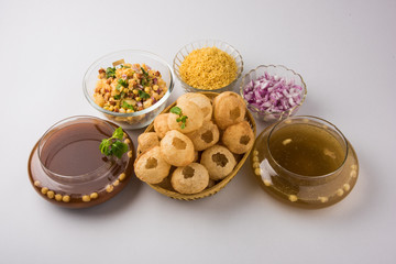 Pani Puri or panipuri, Golgappe or gol gappe, Chat item, India © StockImageFactory