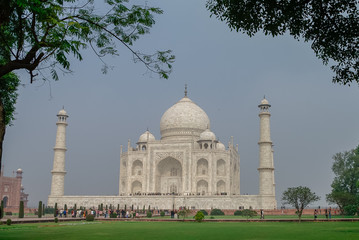 Fototapeta na wymiar The Taj Mahal is an ivory-white marble mausoleum on the south bank of the Yamuna river in the Indian city of Agra, Uttar Pradesh. India