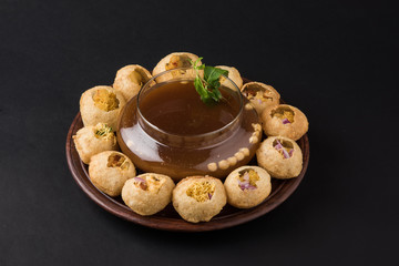 Pani Puri or panipuri, Golgappe or gol gappe, Chat item, India © StockImageFactory