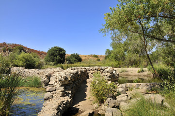 Fototapeta na wymiar Old dam at Mission Trail, California