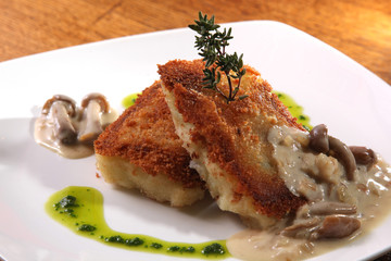 potato cutlets with mushroom sauce