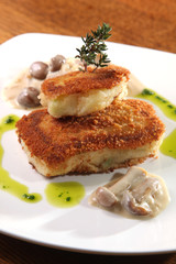 potato cutlets with mushroom sauce