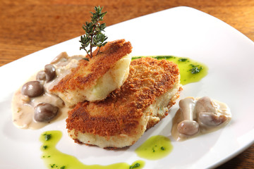 potato cutlets with mushroom sauce