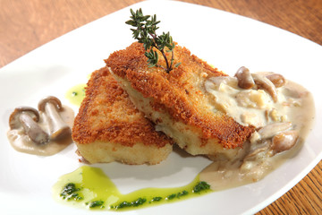 potato cutlets with mushroom sauce