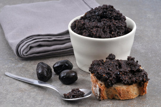 Fototapeta Amuse-bouche avec de la tapenade