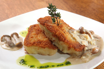 potato cutlets with mushroom sauce