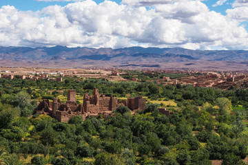Fototapeta na wymiar Marokko - Fahrt durch den Hohen Atlas