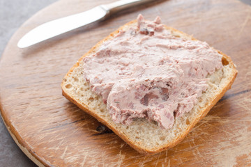 Brötchen mit Wildschwein Leberwurst