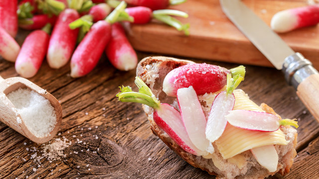 tranche de pain radis beurre et fleur de sel 3