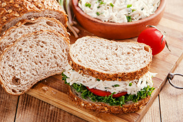 chicken salad sandwich tomato salad